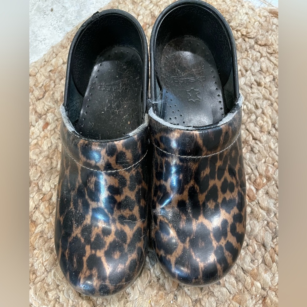 Leopard Danskos